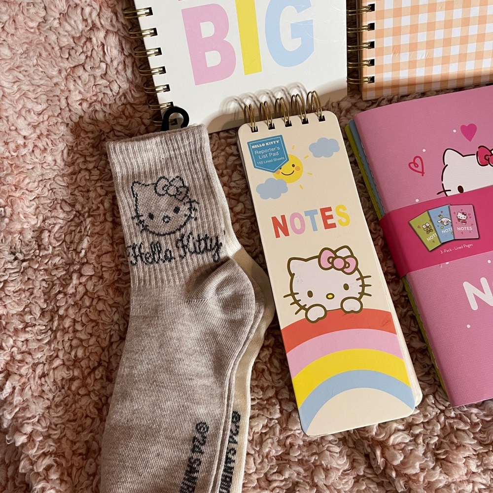Hello kitty bundle - Picture 5 of 6